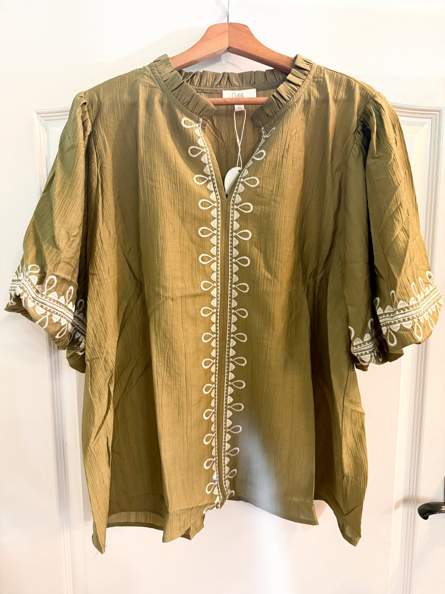 PLUS Embroidered Bubble Sleeve Top